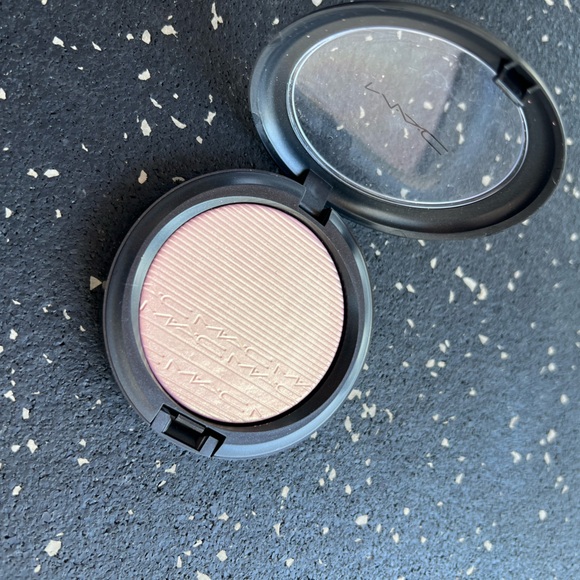 MAC | EXTRA DIMENSION SKINFINISH HIGHLIGHTER - Picture 6 of 9